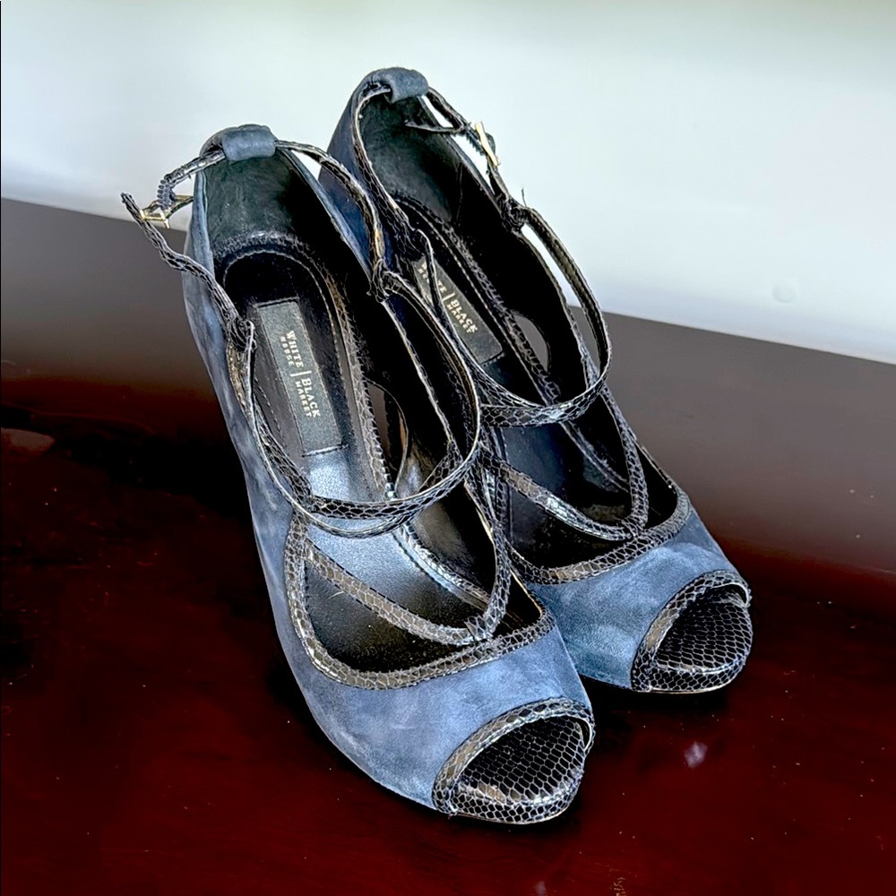 White House Black Market Navy Criss-Cross Peep-Toe Heels | Size 8
